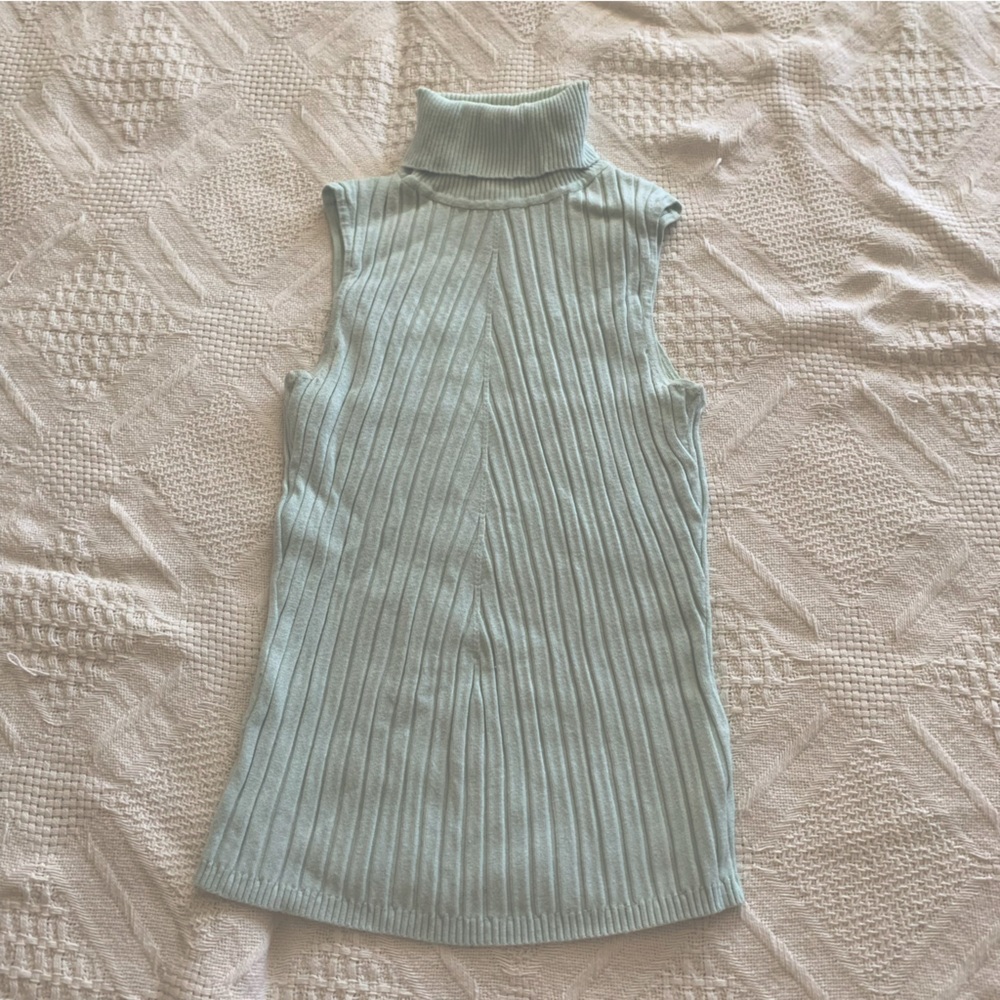 Mint Green Sleeveless Turtleneck